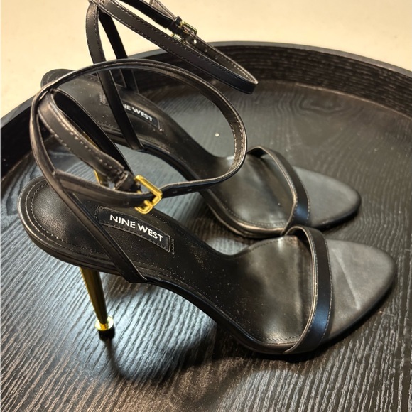 Nine West Black and Gold Reina Strappy Hogh Heal Sandal size 9 NWT - Picture 1 of 7
